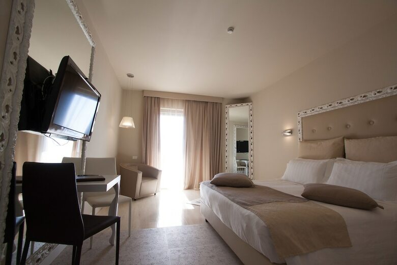 Main Palace Hotel