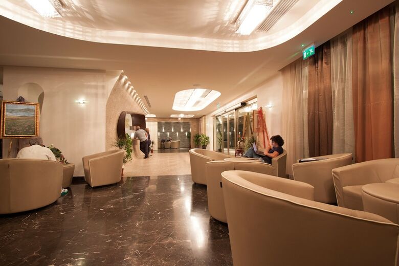 Main Palace Hotel