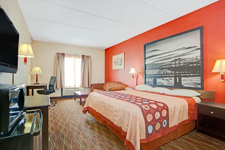 Hotel Super 8 By Wyndham Canton