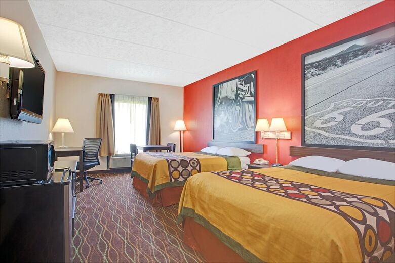 Hotel Super 8 By Wyndham Canton