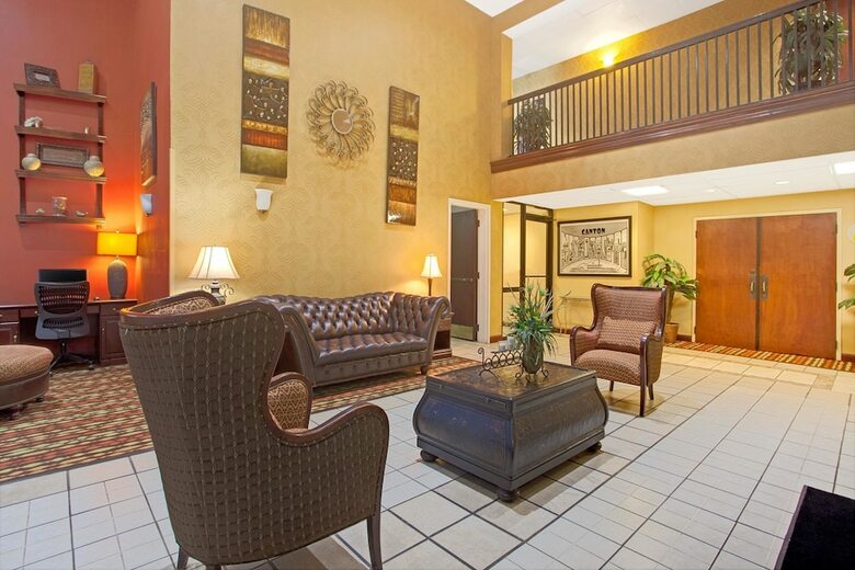 Hotel Super 8 By Wyndham Canton