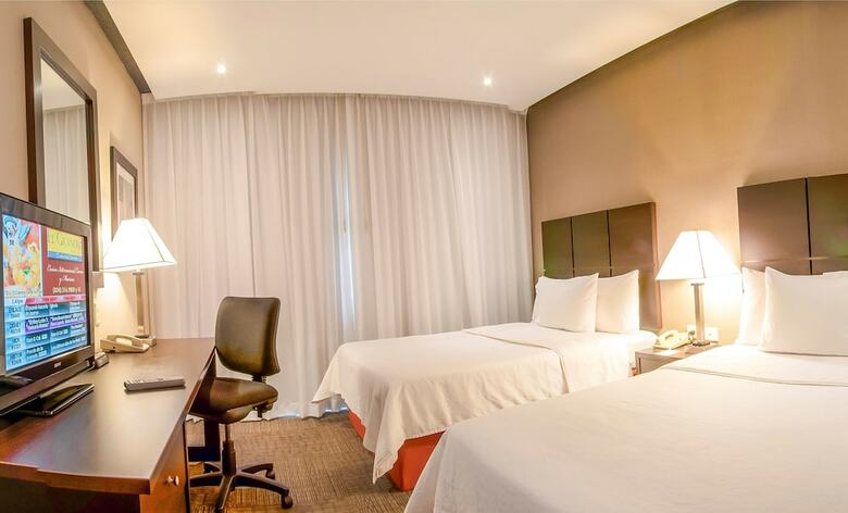 Everest Hotel
