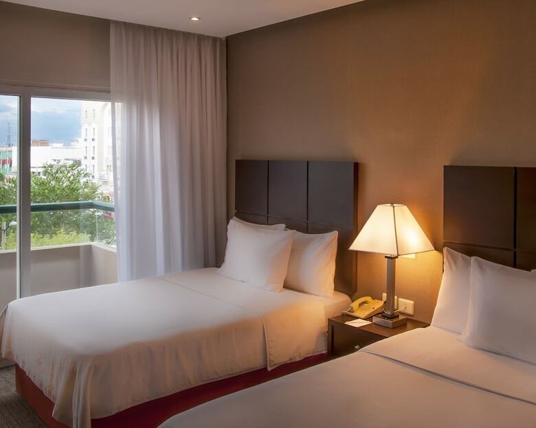 Everest Hotel