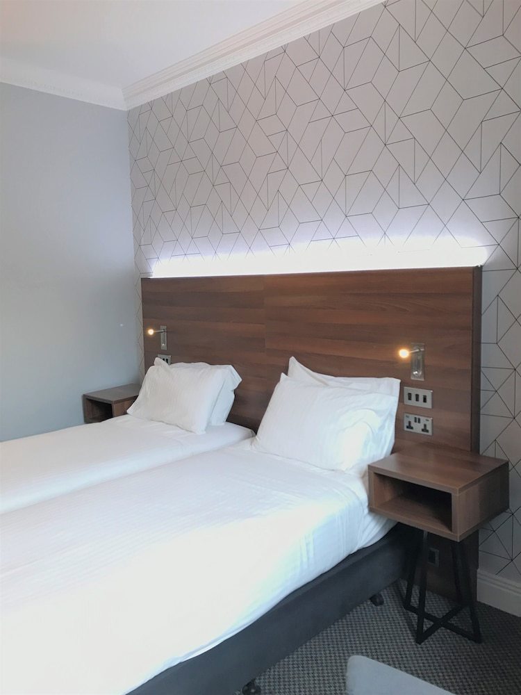 Carlton Hotel