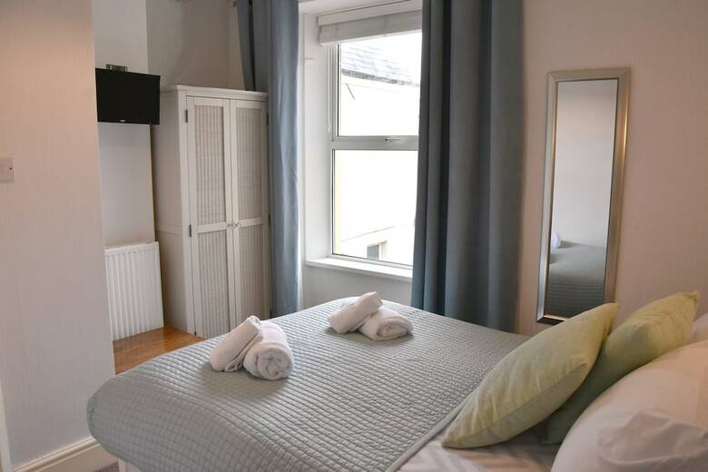 Hotel Spacious Central Cornish Townhouse