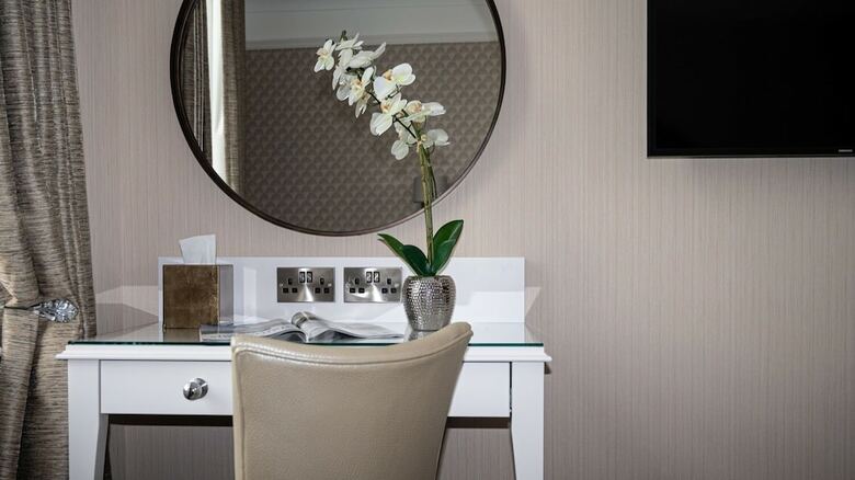 Queen's Hotel, Portsmouth Ltd.