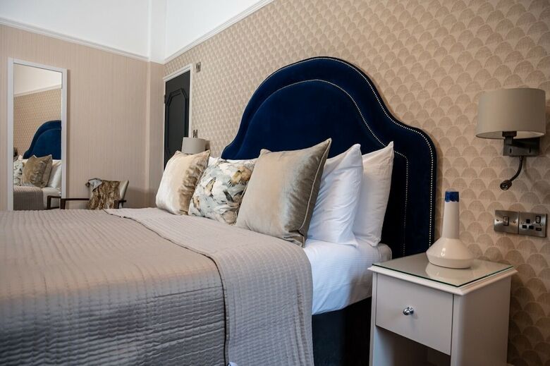 Queen's Hotel, Portsmouth Ltd.