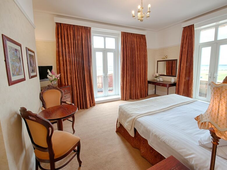 Queen's Hotel, Portsmouth Ltd.