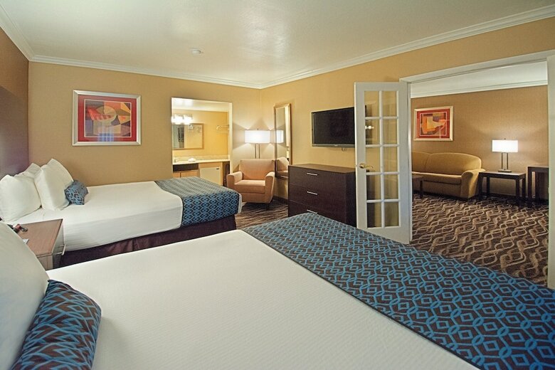 Hotel Tempe/phoenix Airport Innsuites At The Mall