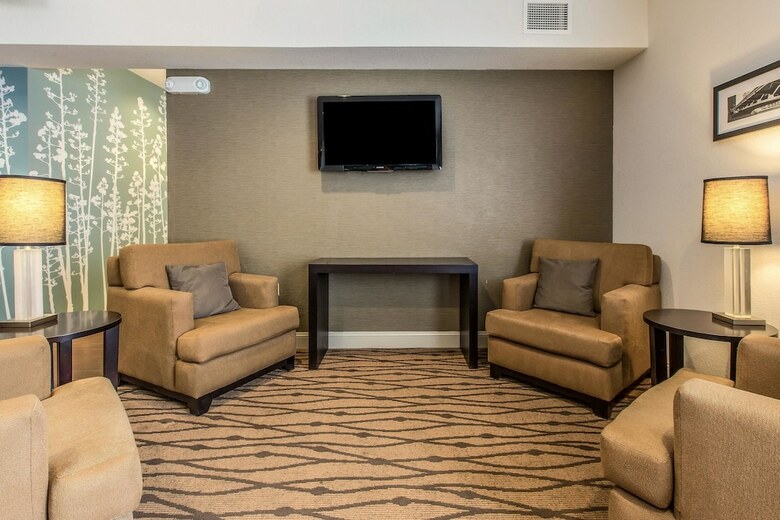 Hotel Sleep Inn & Suites