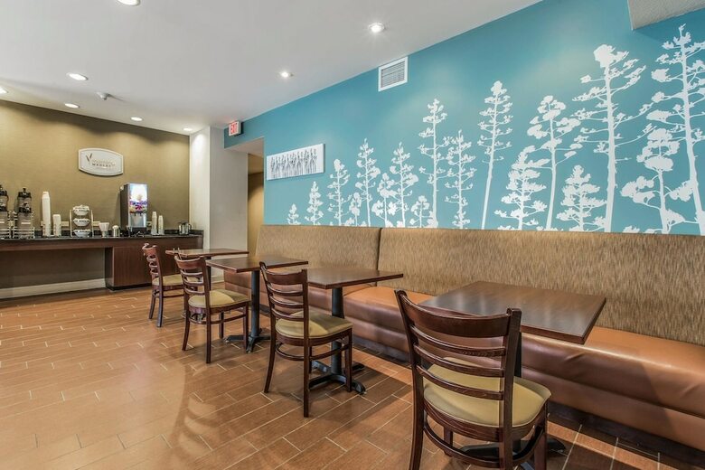 Hotel Sleep Inn & Suites