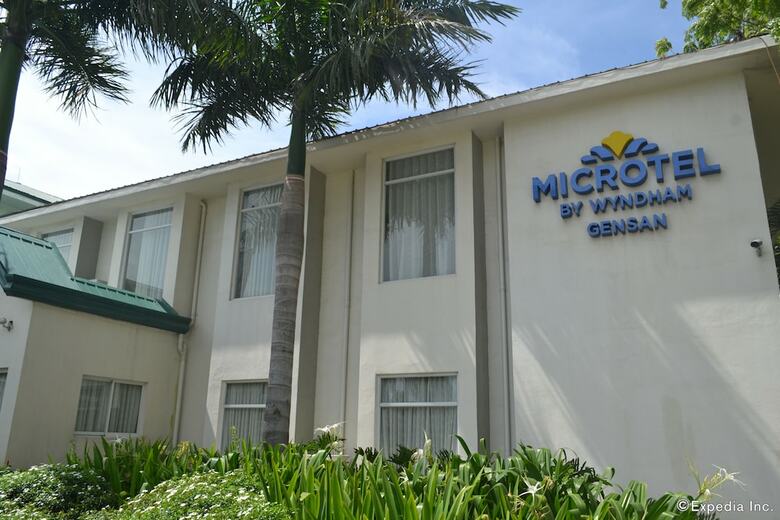 Hotel Microtel By Wyndham General Santos