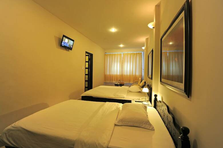 Hue Nino Hotel
