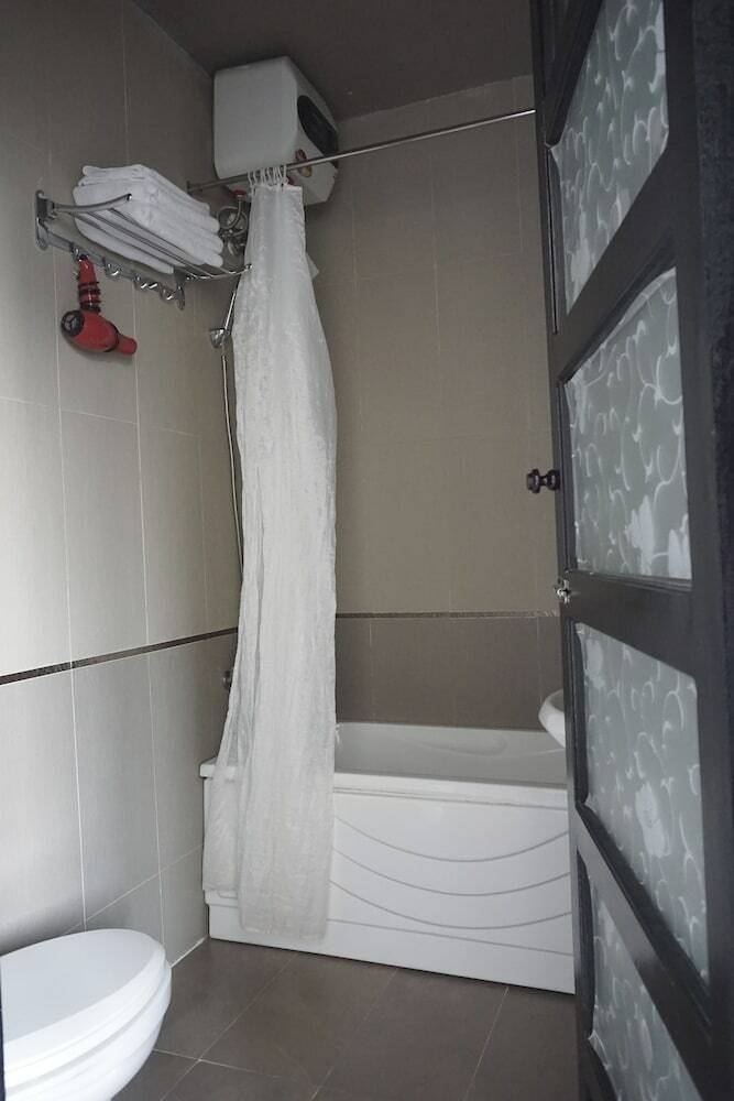 Hue Nino Hotel