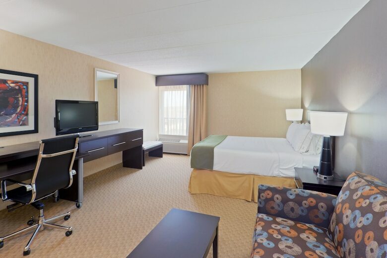 Holiday Inn Express Hotel & Suites Dover