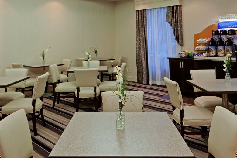 Holiday Inn Express Hotel & Suites Dover