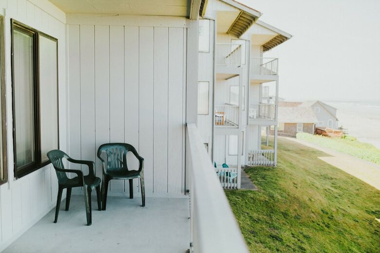 Nye Beach Condos & Cottages