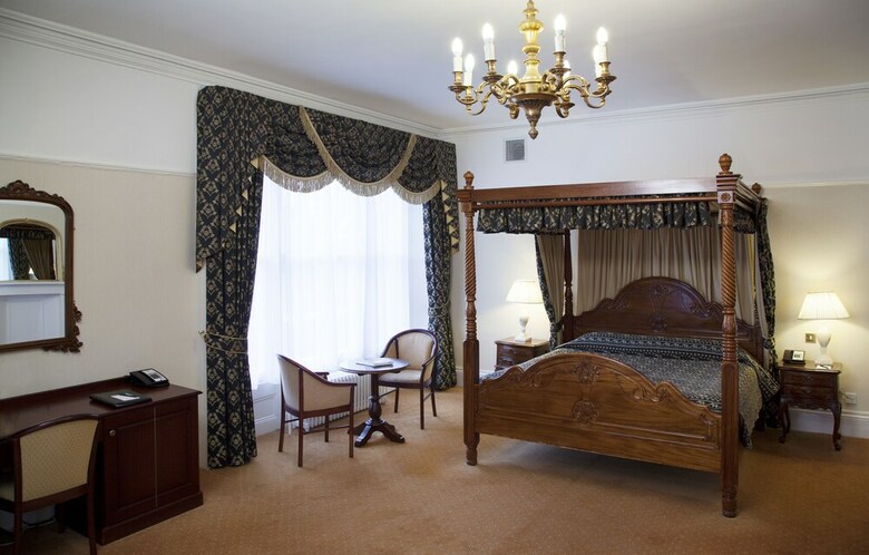 Oatlands Park Hotel