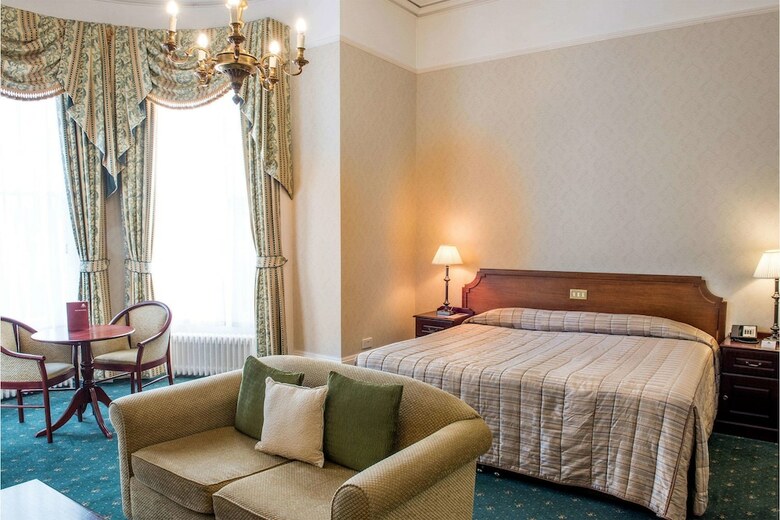 Oatlands Park Hotel