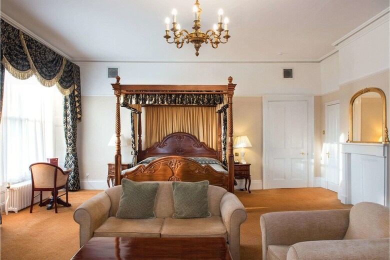 Oatlands Park Hotel