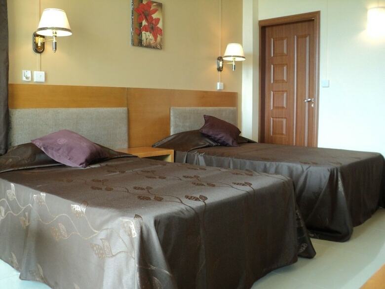 Monalysa St Honor� Apartment & Studio