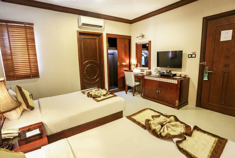 Seventeen Saloon Hotel