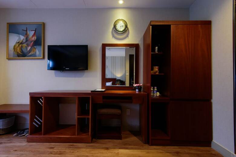 Central Park Saigon Hotel