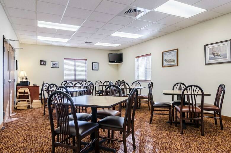 Hotel Rodeway Inn & Suites