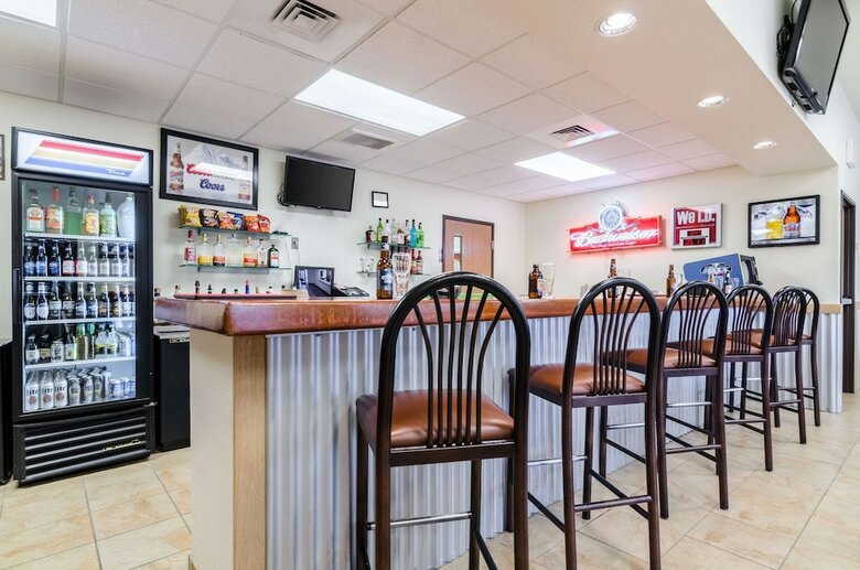 Hotel Rodeway Inn & Suites