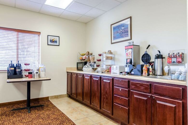 Hotel Rodeway Inn & Suites