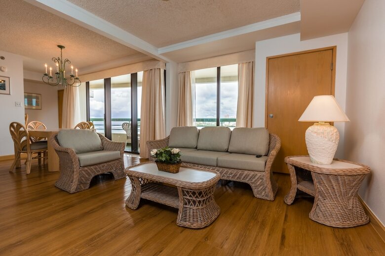 Hotel Alupang Beach Tower