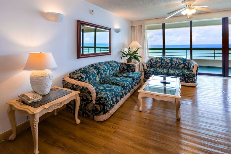 Hotel Alupang Beach Tower