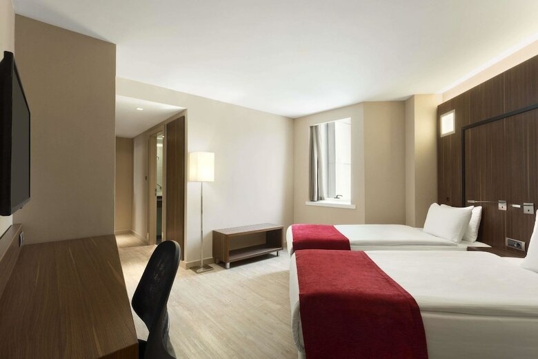Hotel Ramada Encore By Wyndham Izmir