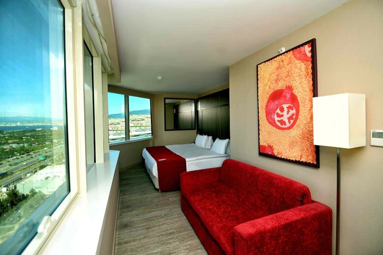 Hotel Ramada Encore By Wyndham Izmir
