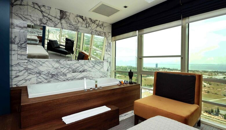 Hotel Ramada Encore By Wyndham Izmir