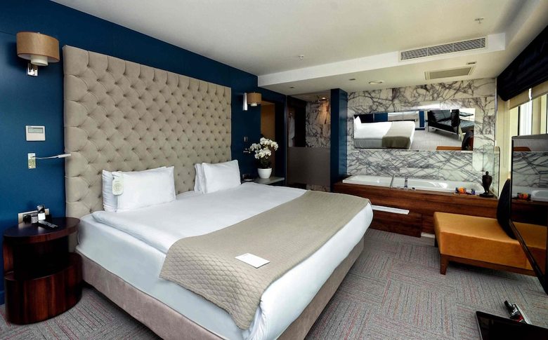 Hotel Ramada Encore By Wyndham Izmir