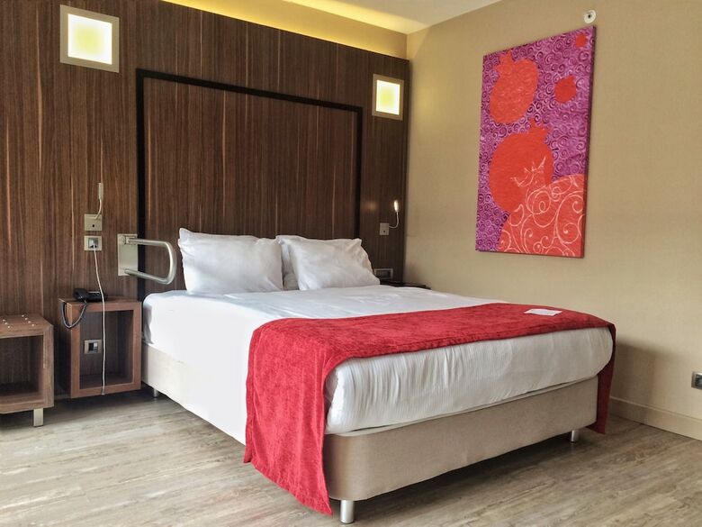 Hotel Ramada Encore By Wyndham Izmir
