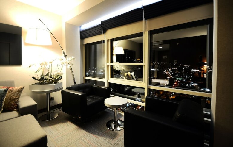 Hotel Ramada Encore By Wyndham Izmir
