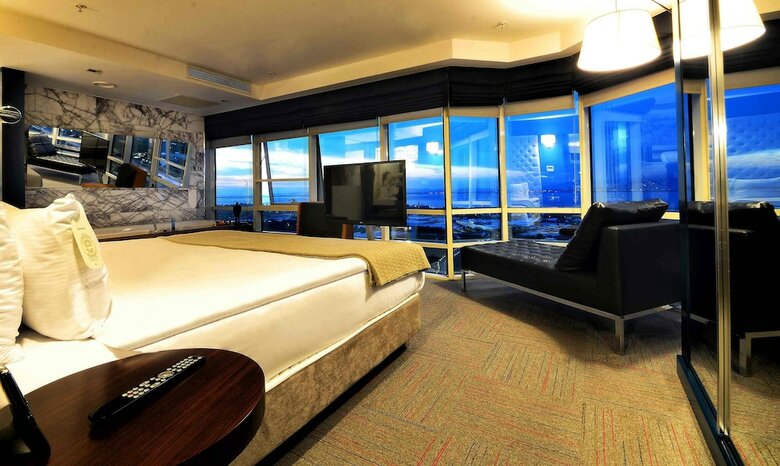 Hotel Ramada Encore By Wyndham Izmir