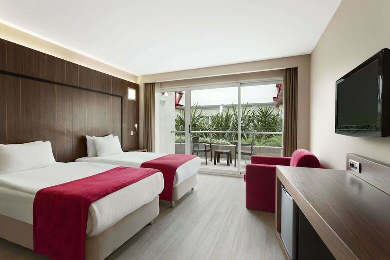 Hotel Ramada Encore By Wyndham Izmir