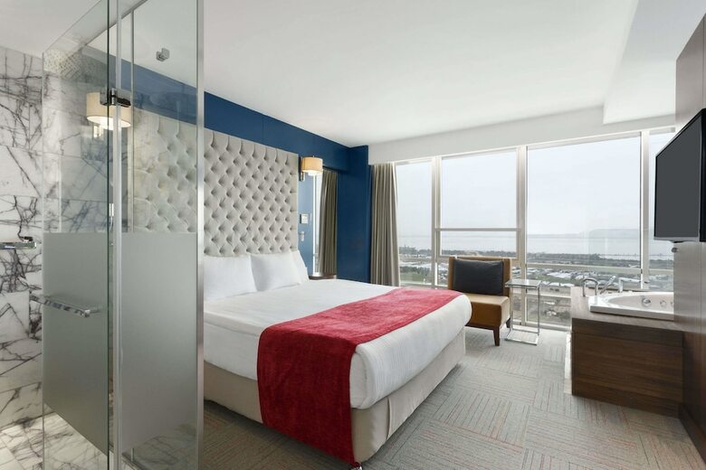 Hotel Ramada Encore By Wyndham Izmir