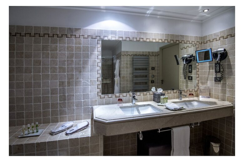 Hotel La P�rouse Nice Baie Des Anges