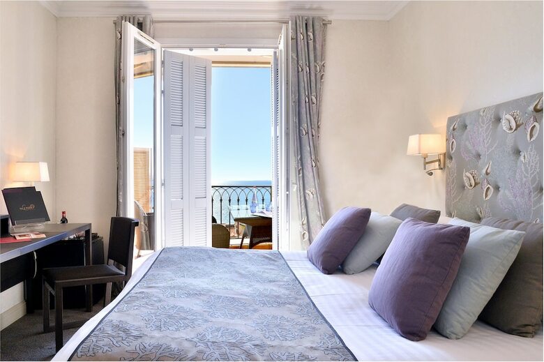 Hotel La P�rouse Nice Baie Des Anges