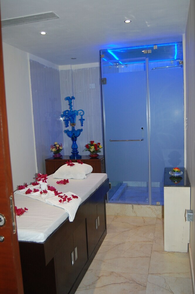 The Golden Palms Hotel And Spa