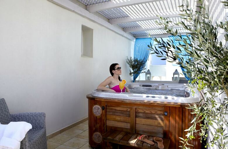 Hotel Mitos Suites