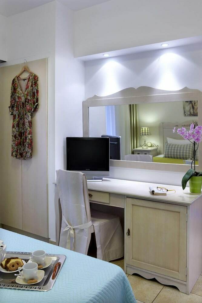 Hotel Mitos Suites