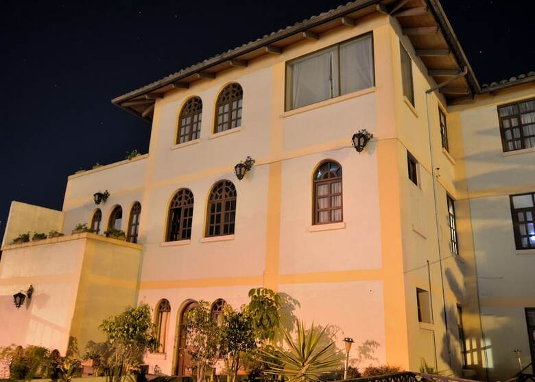 Cruz Loma Hotel.