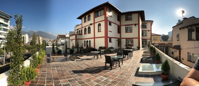 Cruz Loma Hotel.