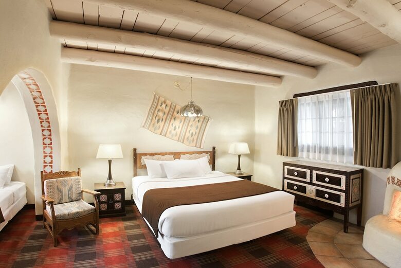 Hotel Sagebrush Inn & Suites