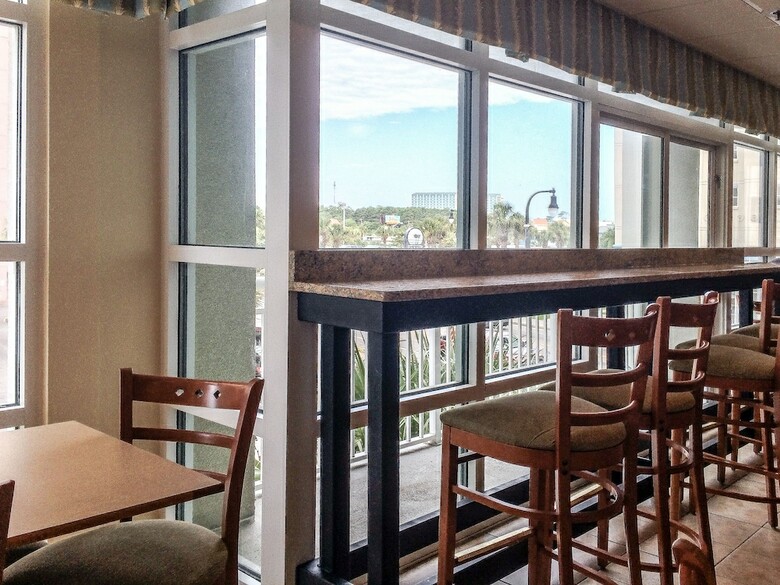 Hotel Carolinian Beach Resort By Oceana Resorts